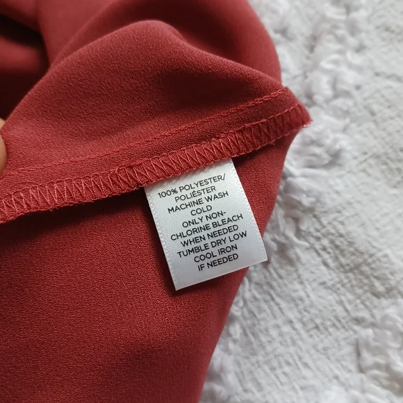 Sold on m e r c a r i Loft | blouse vneck - Picture 5 of 6